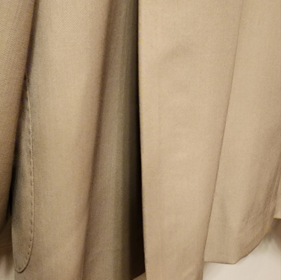 Ermenegildo Zegna tan silk/ wool suit. - Picture 8 of 15